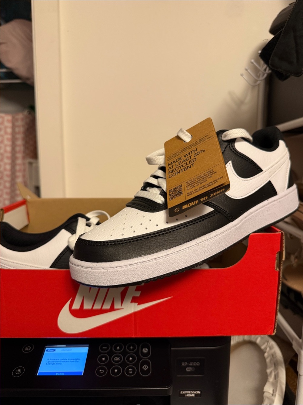 Nike Men’s Black and White Low-Top Sneakers - Picture 1 of 3